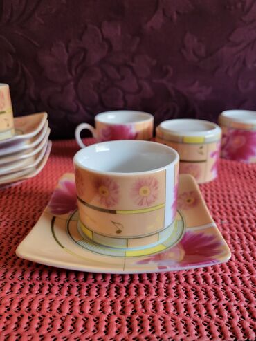 Kuhinjski setovi: Soljice nove porcelanske vintaz. Soljice komada 5 u ceni. Tacne — 8