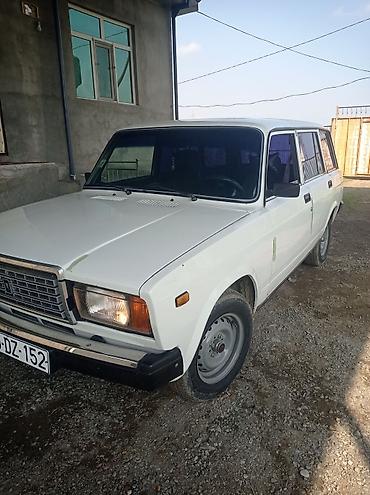 mercedes benz 1989: VAZ 2104, ağ rəngli universal kuzov Xüsusiyyətlər: - Kuzov: 5 qapılı — 4