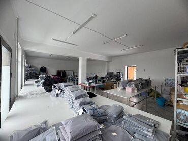 аренда дом под швейный цех: Сдается помещение под магазин, шв.цех и т.д. на 1-й линии. Итого