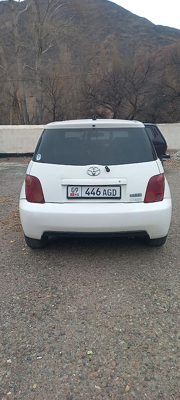 хетчбек: Toyota Ist: 2003 г., 1.3 л, Хэтчбэк — 4