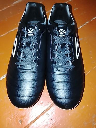 Футбольные бутсы Umbro черно-белого цвета. Классическая низкая модель at lalafo.kg Футбольные бутсы Umbro черно-белого цвета. Классическая низкая модель