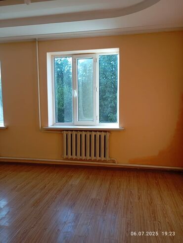 купить участок под бизнес в бишкеке: 190 м², 6 комнат, Утепленный, Балкон застеклен, Забор, огорожен