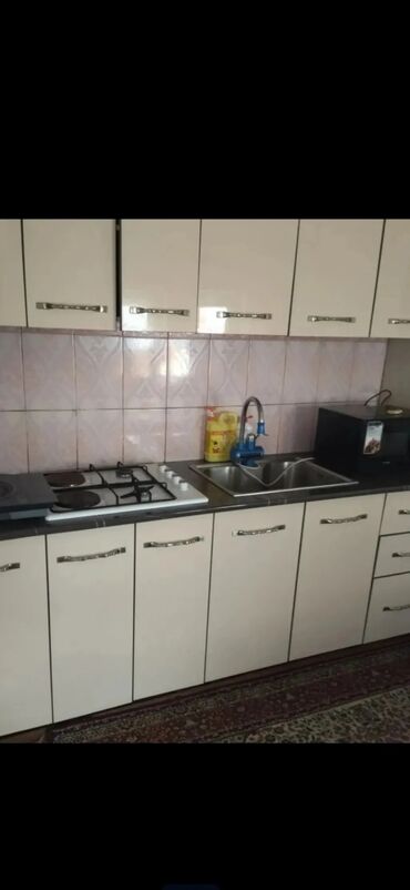 аренда салон кросаты: 40 м², 3 комнаты, Парковка, Забор, огорожен