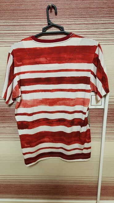 Futbolkalar: Orijinal Dolce and Gabbana köynək. Əynimə böyük olduğu üçün satılır — 3