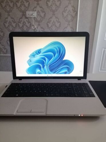 satellite: İşlənmiş Toshiba, 15.4 ", Intel Core i7, 128 GB