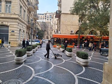 Uzunmüddətli kirayə mənzillər: Şəhərin mərkəzində, düz Torqovida 1 Otaq, 1 zal ev həm ev kimi, həm — 2