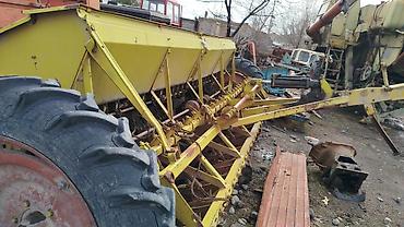 Зерновые сеялки: Зерновая сеялка прицепная жёлтый 250тыс. красный 250тыс Описание: - — 5