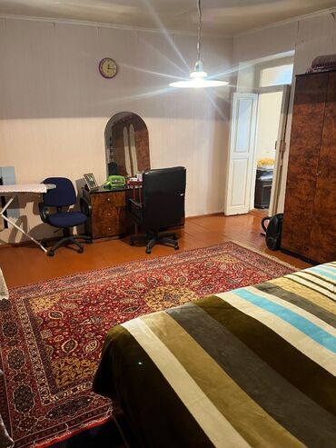 Həyət evləri və villaların satışı: 3 otaq həyət evi. Qaraj və həyəti var. Qaraja 2 maşın yerləşir — 10