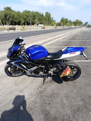 gsx 200: Спортивный мотоцикл Suzuki GSX‑R синего цвета. Особенности и — 4