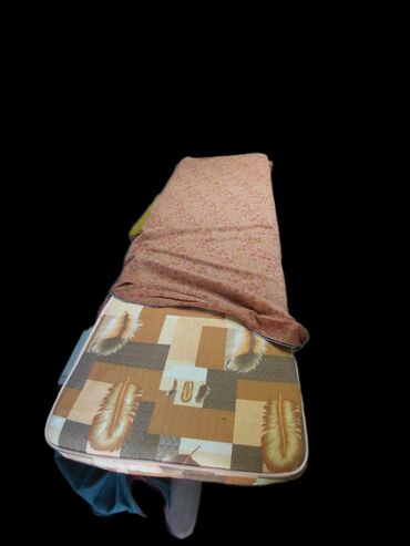 Двуспальные кровати: Продам двухспальную кровать с двумя матрасами (БУ) — 8 000 сом — 6