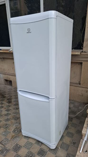 Кухонные вытяжки: 2 двери Indesit Холодильник Продажа, цвет - Белый