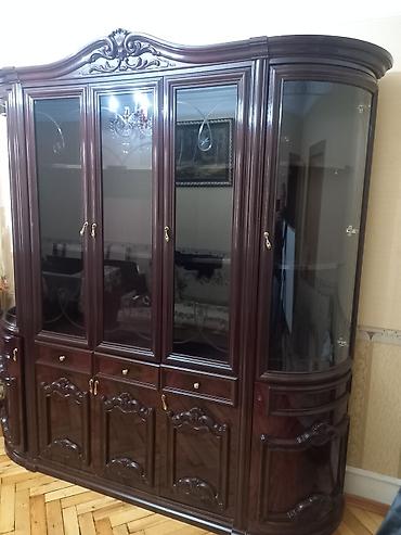 Bufetlər: Klassik vitrinli bufet dolabı - Material: ağac əsaslı massiv korpus — 3