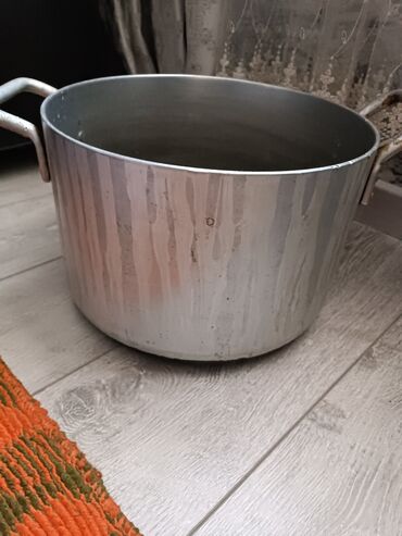 кастрюли алюминевые: Продаю советскую алюминиевую кастрюлю толстостенную без крышки в