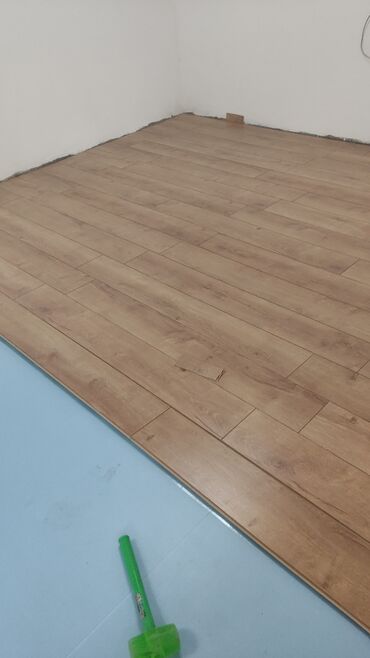 бокомбаева сдаю помещение: Строительный рыноктон место издейм арендага!!! ищу место в