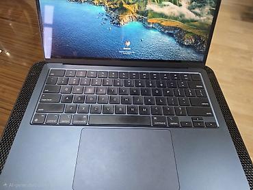macbook pro 2011: Apple MacBook noutbuk. Zərif və yığcam korpusa malikdir, tünd mavi — 2