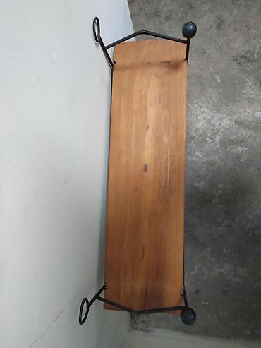 ugaoni cipelarnik: Polica od kovanog gvoždja,sirina gvozdja 52,5cm. sirina daske 61,5 cm — 2