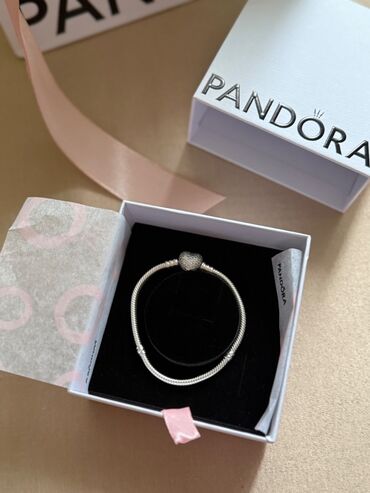 İnformatika: Orijinal Pandora Moments Pavé Heart-Clasp bilərzik.	Material: 925