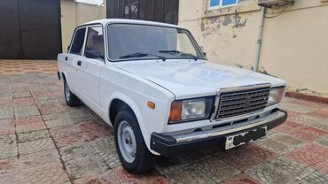 VAZ (LADA): VAZ 2107 sedan Xüsusiyyətlər: - Kuzov: 4 qapılı sedan, ağ rəng - — 4