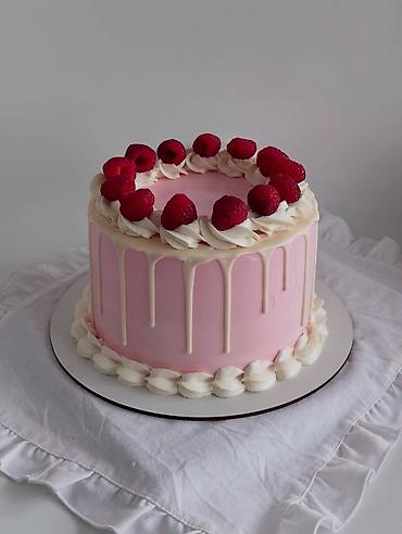 Кондитерские изделия, сладости: Именные торты на заказ в Токмоке! Цена: 900 сом за кг. 📞 Для заказа — 3