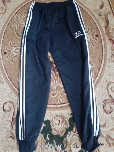 Köynəklər: Təzə sportivniy tünd göy rəngdə, razmer 5xl. Boy 175- 185 cəki 75-