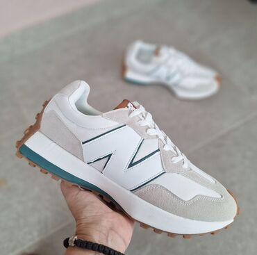 bunda od zeca cijena: New Balance patike :)
Od 41 do 46
Cena 2999 din