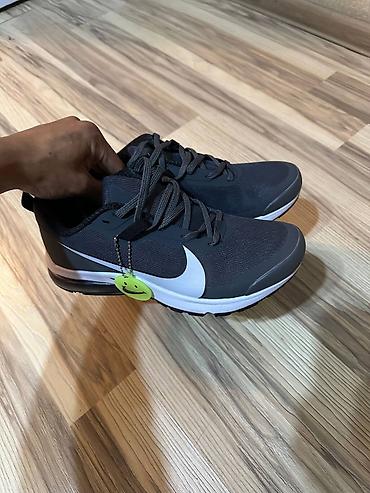 Мужские кроссовки, 41, Nike, Новый, цвет - Серый