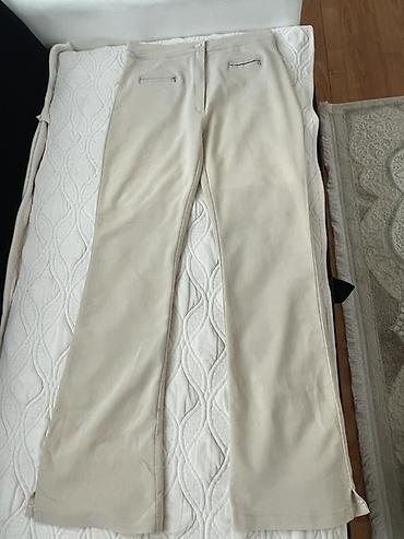 baletanke patike: Bež ženske pantalone sa blagim širenjem nogavica. Visina struka — 1