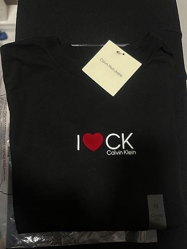 calvin: Calvin Klein “I ❤️ CK” qara T‑shirt - Brend: Calvin Klein Jeans - — 2