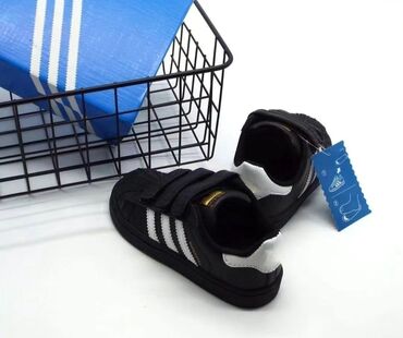 обувь изи: Черные кроссовки Adidas Superstar для детей. На 4-5годика . Заказывали