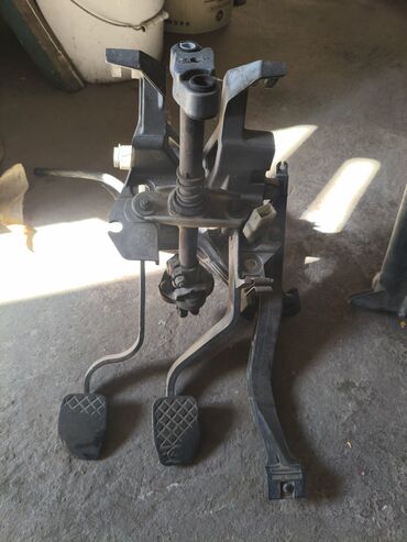 Audi: Audi 80: 1988 г., Седан — 20