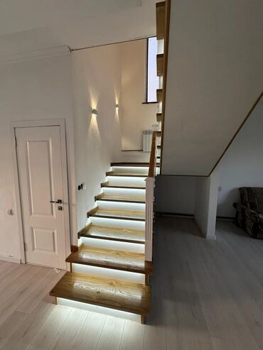 Деревянные лестницы: Деревянная лестница Для дома, Бесплатная консультация, Вид дерева: Грецский орех, Стиль: Хайтек — 2