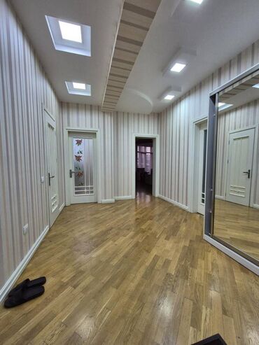 Uzunmüddətli kirayə mənzillər: 28 May metrosu yanıında mənzil kirayə verilir. Mərtəbə 16/5. Ümumi — 12