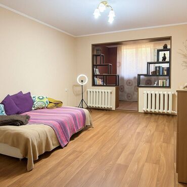 срочная продажа авто бишкек: 3 комнаты, 60 м², 104 серия, 1 этаж