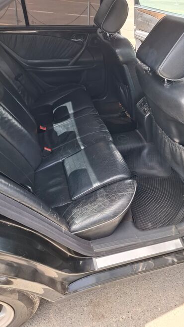 Mercedes-Benz: Mercedes-Benz E-Class: 2.4 l | 2000 il Sedan — 7