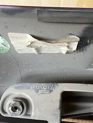 rav4 багажник: Накладка крышки багажника Toyota, 2018 г., Б/у, Оригинал — 5