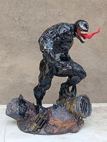 комик: Фигурка Венома (комиксы Marvel) на диорамном основании - Материал — 2