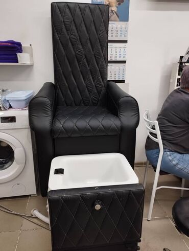 оборудование салон красоты: Срочно продаю педикюрное кресло с раковиной