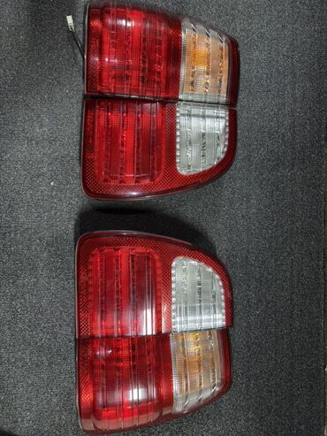 меняю на 07: Lexus LX 470 комплект задних фонарей для автомобиля (левый и правый