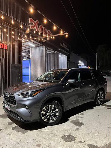 2107 салон: Toyota Highlander: 2021 г., 2.5 л, Автомат, Гибрид, Кроссовер — 1