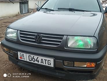 Volkswagen: Volkswagen Vento: 1992 г., 1.8 л, Механика, Бензин, Седан — 2