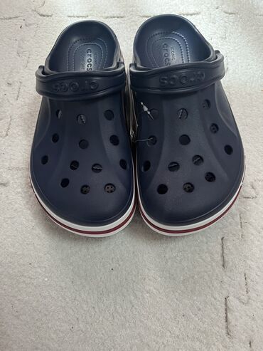 мужская обувь б у: В наличии ✅
Crocs ✅
Размеры 42
У нас новые товары!!!