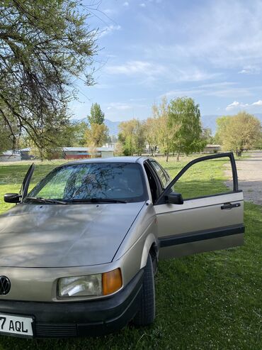 Volkswagen: Volkswagen Passat: 1991 г., 1.8 л, Механика, Газ, Седан