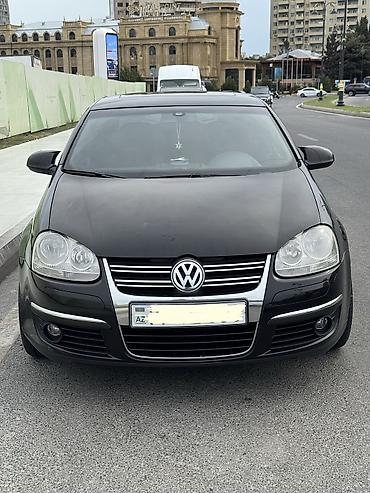 Volkswagen Jetta: 1.6 l | 2010 il Sedan — 1