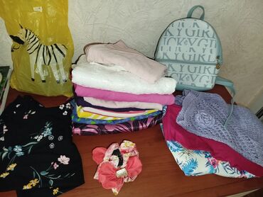 бесплатно даром: Летняя одежда, размер 40-42-44 . Платья, юбки,блузки,шорты,рюкзак и