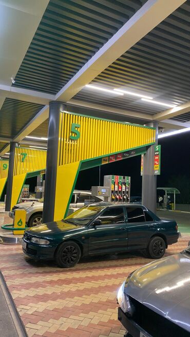я ищу лада приора: Mitsubishi Lancer: 1996 г., 1.3 л, Механика, Бензин, Седан