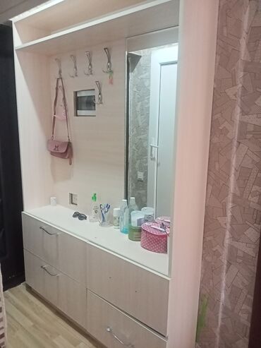 mebellər: Dəhliz üçün nəzərdə tutulmuş bu çoxfunksiyalı mebel dəsti geyim və