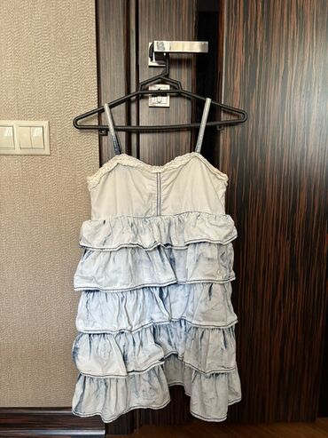 Kabrolar: Bir paket məhsul: 1) Telefon qabları (4 ədəd): - Qırmızı, diaqonal — 4