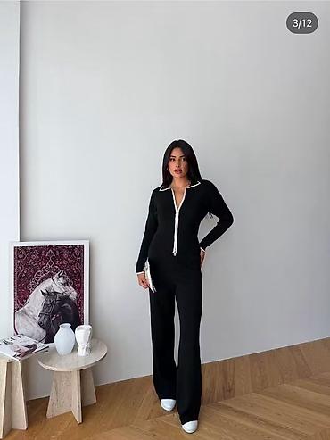 Gornji i donji deo: Kompletan outfit — zip jakna i pantalone od trikotaže! ❤️ Šta dobijač — 3