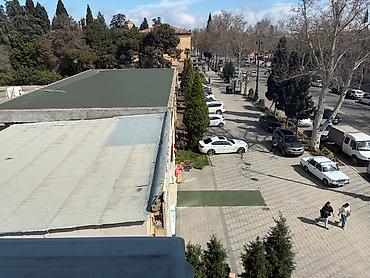 icare ev: Gəncə şəhərinin mərkəzində yenitikili kirayə mənzil 3 otaq. Ümumi — 7