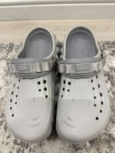 фирменная обувь из италии: Эркектердин сандалийи, 42, Crocs, Жаңы, түсү - Боз, Өзү алып кетүү